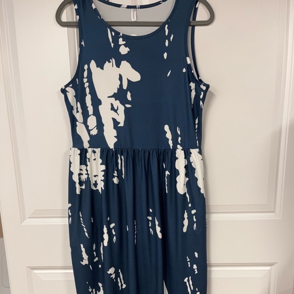 Hount Flowy Maxi Dress - Picture 3 of 5